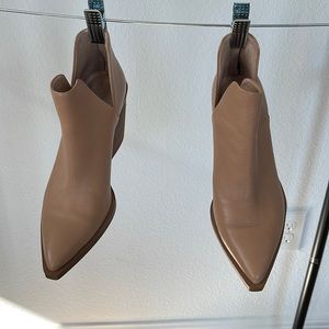 Vince Camuto Gigietta